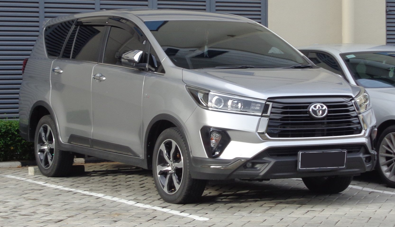 Toyota Kijang Innova II (facelift 2020) 2.0i (139 Hp) Automatic